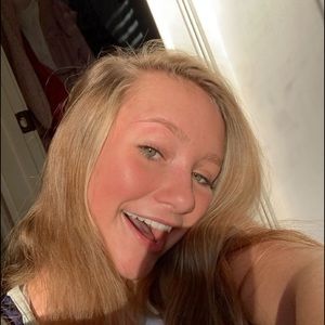 Meet your Posher, Mia